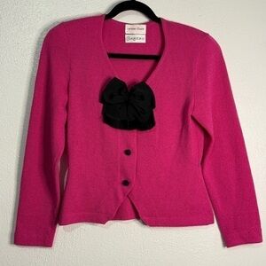 Corinne O’Hare Gazebo vintage pink sweater w/black fringed bow. Sz 4. Preowned.